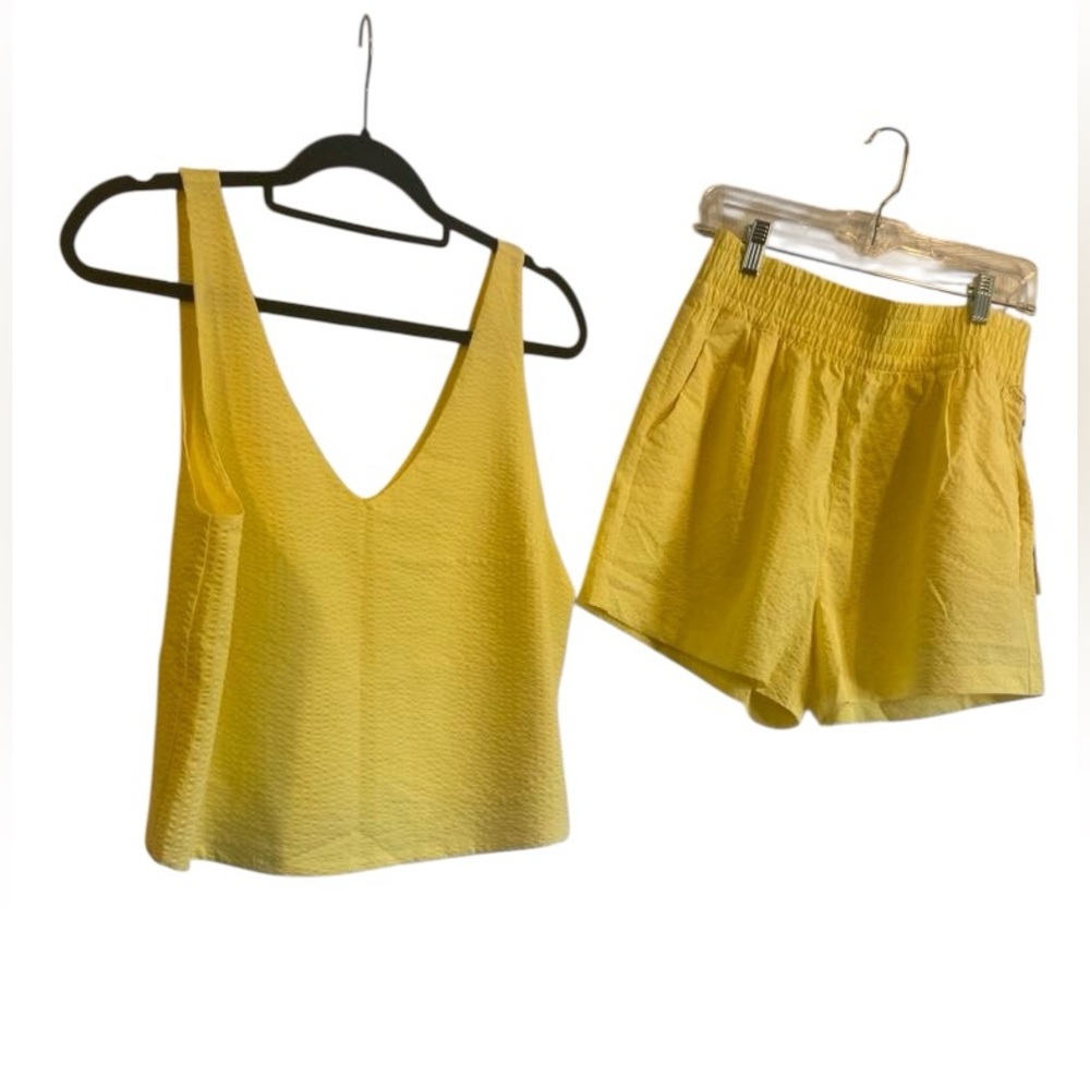NWT Vuori shorts set SUNLIGHT Size: M - Picture 2 of 5